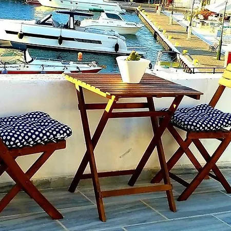 Yacht Front - No 1 *