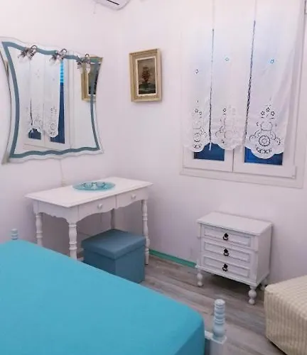 Yacht Front - No 1 * Chora