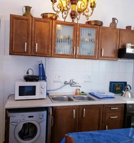 Yacht Front - No 1 *