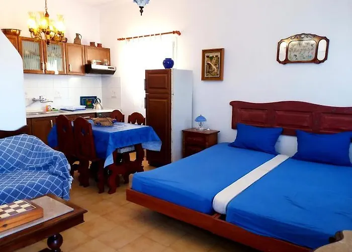 Yacht Front - No 1 * Chora