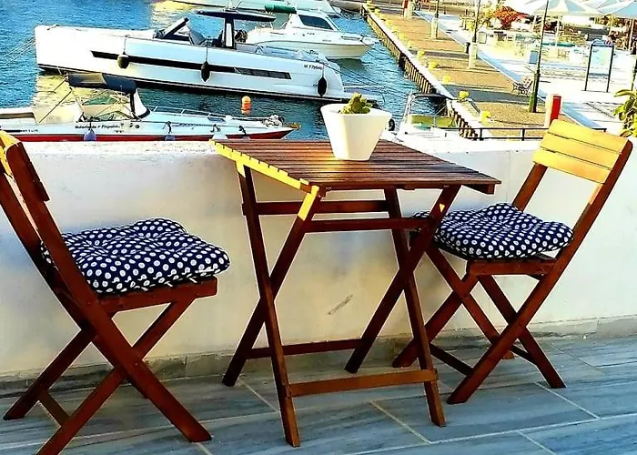 Yacht Front - No 1 *